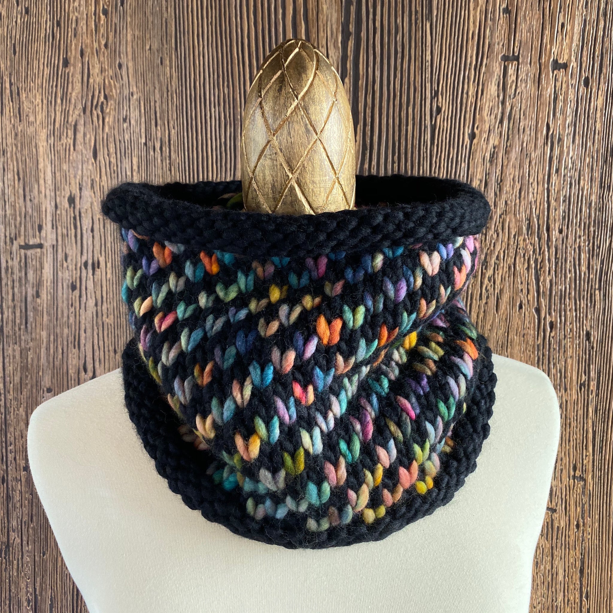 Spiral Up Cowl Knitting Pattern – flynnknit, image size:2048x2048